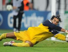 开云下载-红黑军团攻击群火力全开，三笘薰灵光一闪定乾坤