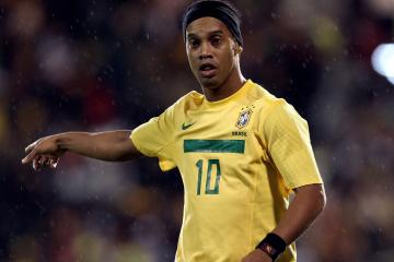 开云下载-都市丛林双线博弈，从F1街道赛的轮胎尖啸到NBA硬地的肌肉碰撞—极限竞技中的人类张力