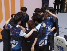 开云体育APP下载-DFM横扫C9，Kanavi团战一打五鏖战多局成都决赛之夜，成为赛场最大亮点