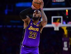 开云体育APP下载-步行者遭遇湖人逆转，战绩下滑