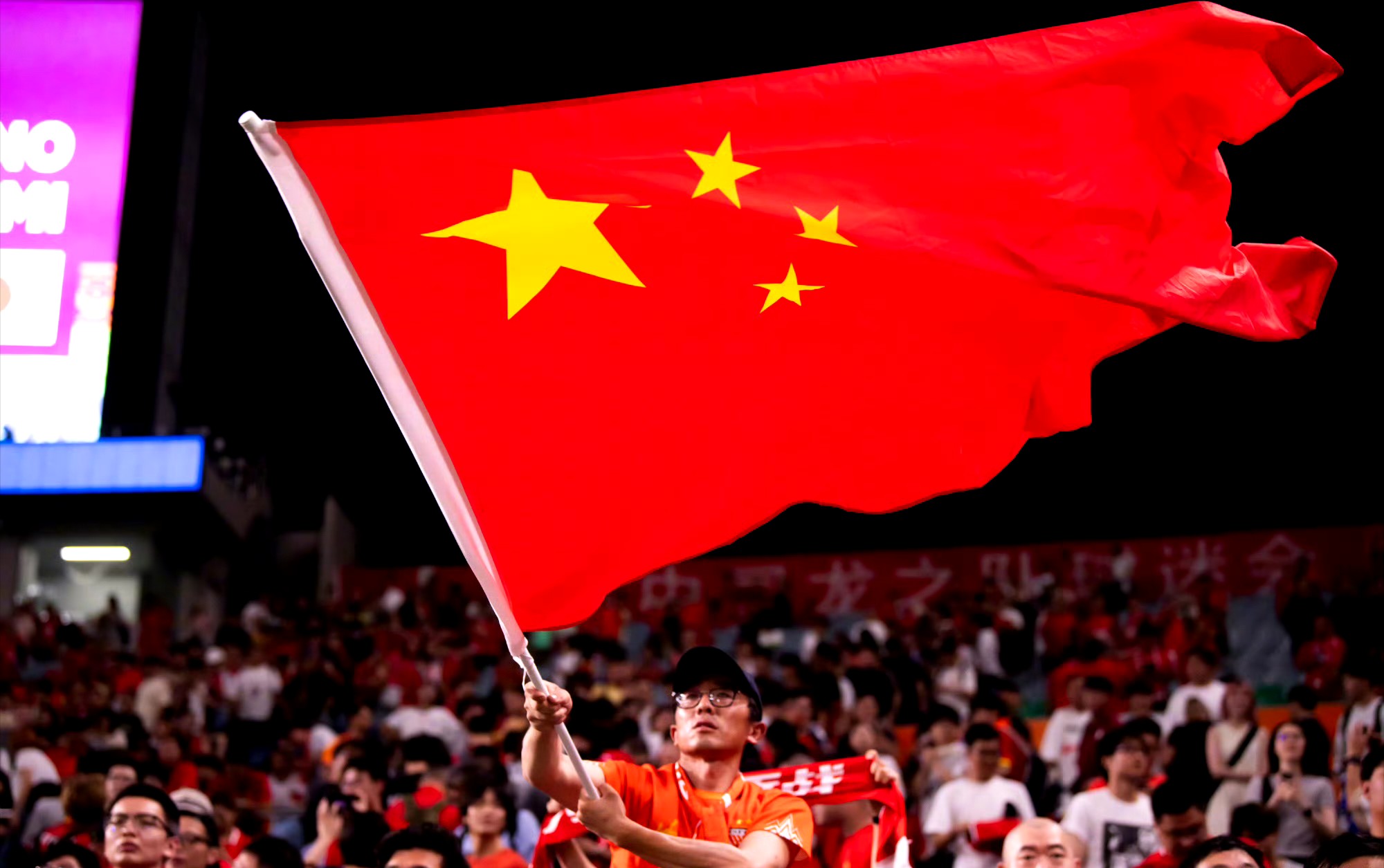 开云体育app-足球热潮席卷全国，各队球员为胜利而拼搏