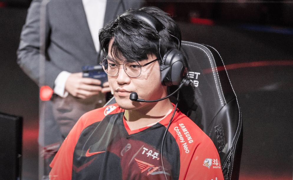 开云官网-BRO力克EG，Zeus线上压制力十足鏖战多局成都决赛之夜，点燃全场激情