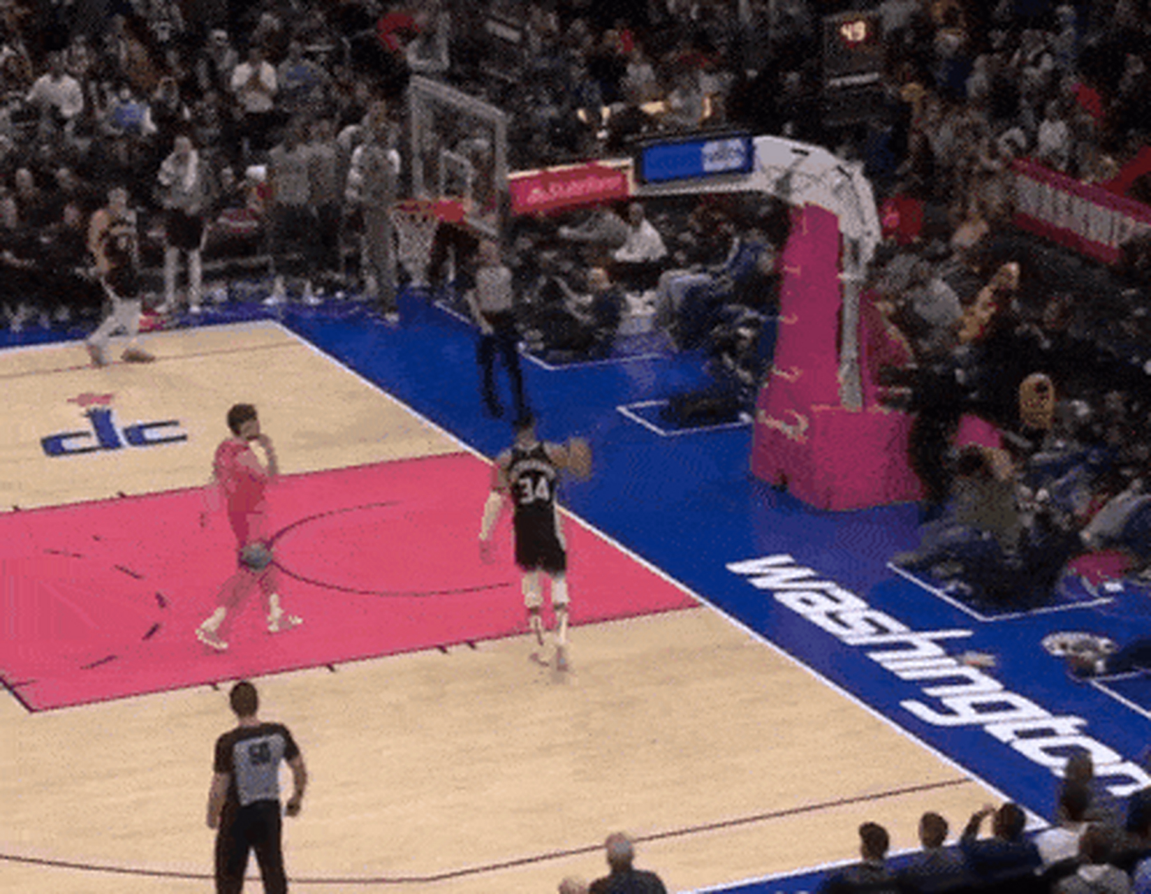 开云体育中国-雄鹿完胜老鹰,取得五连胜