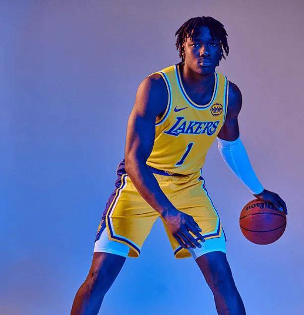 开云体育官网-湖人队签下新秀,期待他的表现