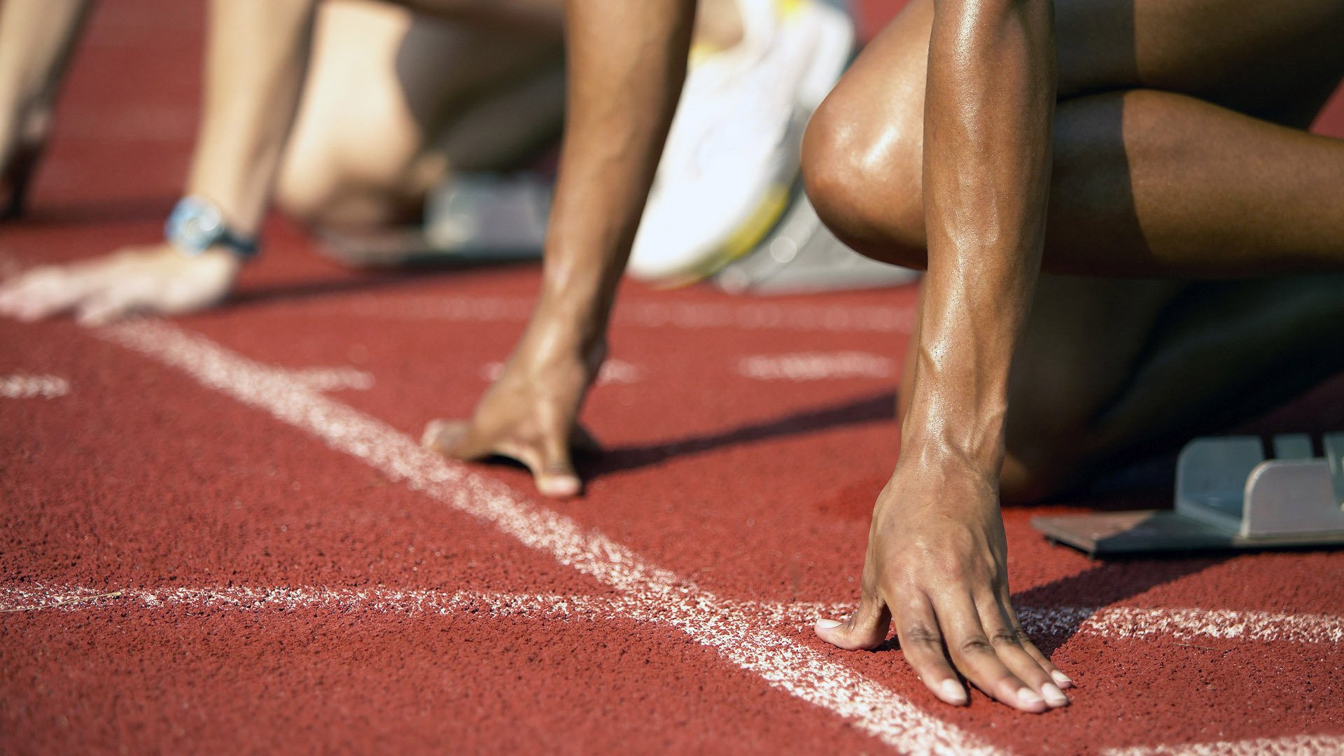 开云官方app入口-这两件事在同一天的赛道上发生，并非巧合，而是F1格局深刻变革的缩影